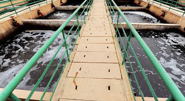 斜板隔油池-青島樂中環?？萍加邢薰? /> 
</p>
<p style=